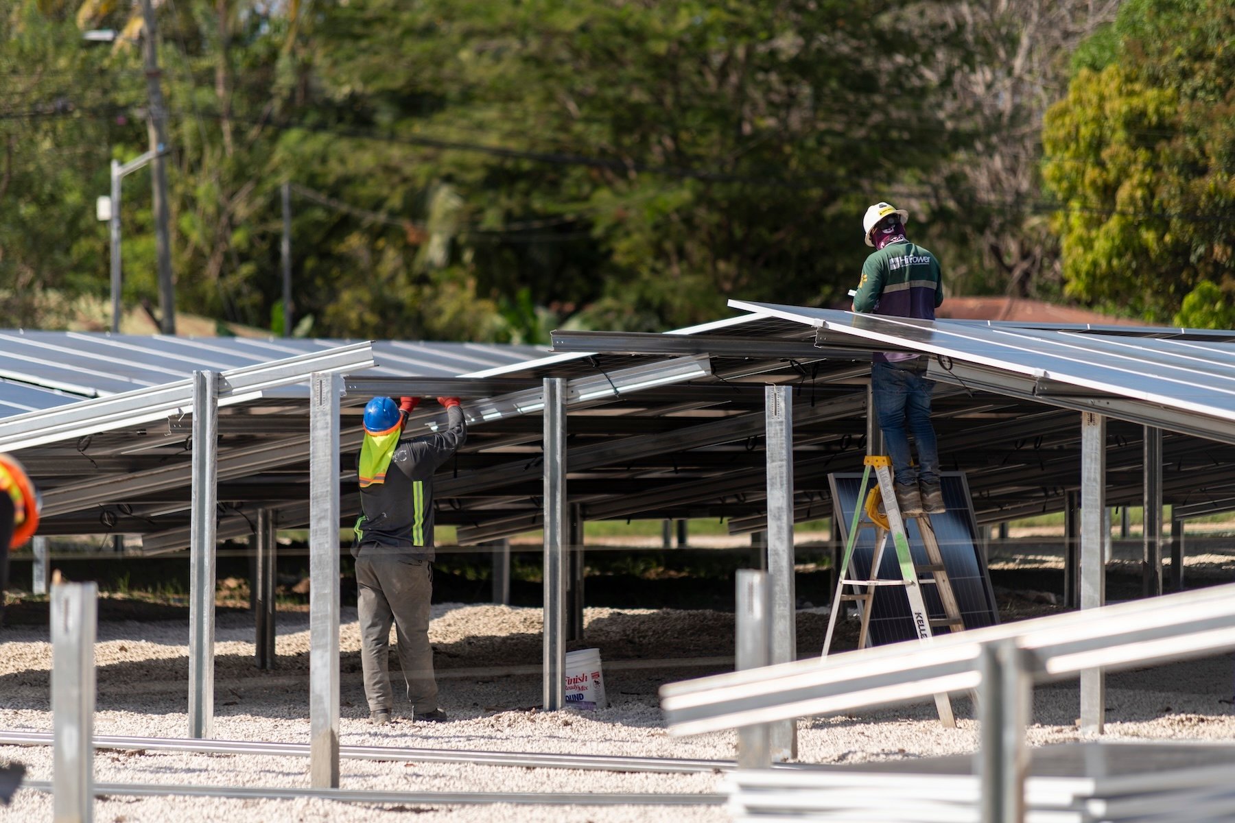 Montaje-paneles-solares-sobre-estructuras