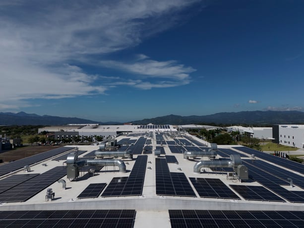 microred-solar-industrial-establishment-labs_paneles_solares